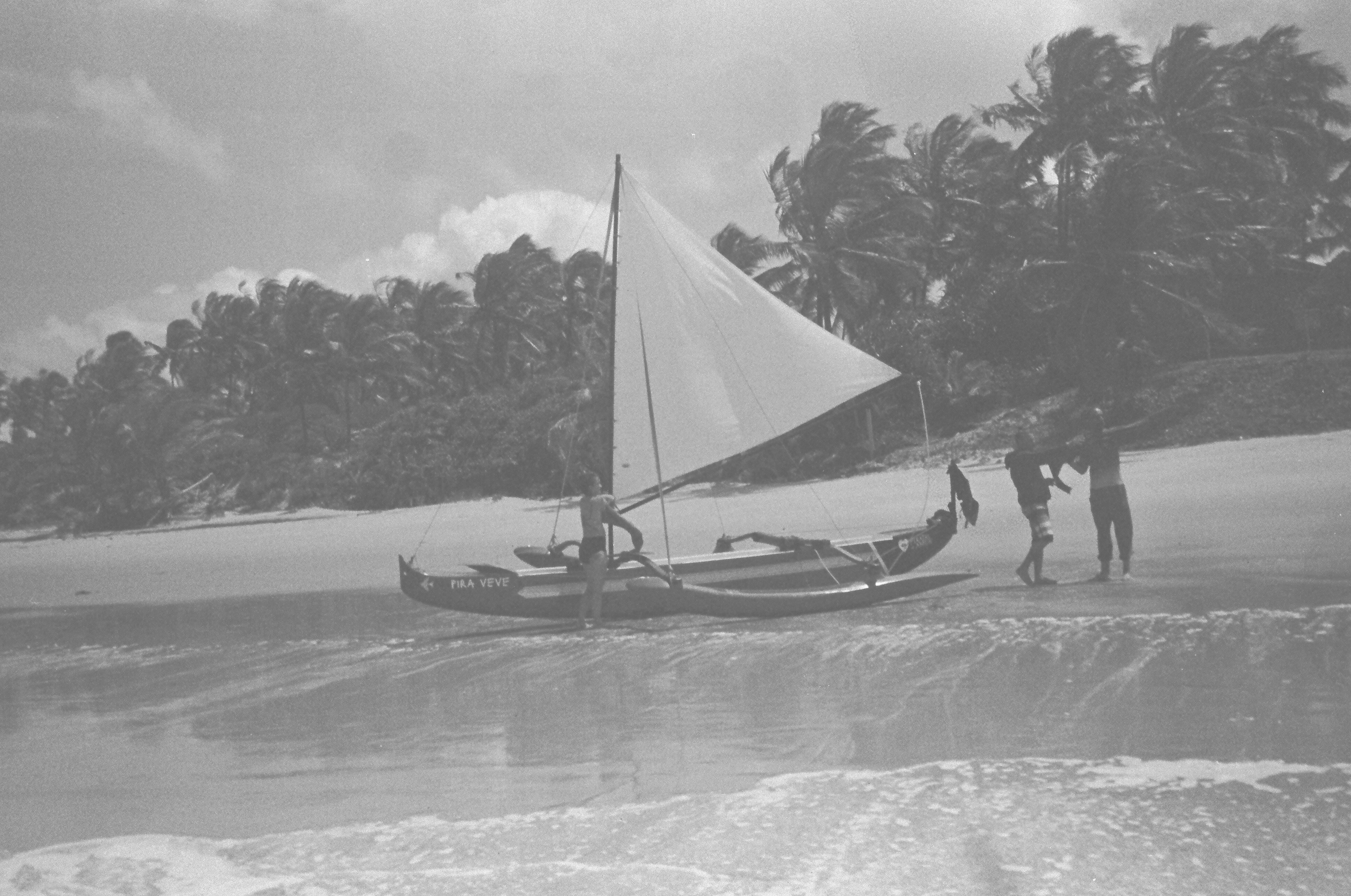 Pira Veve on the beach, sail up